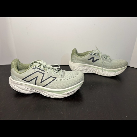 New Balance Light Green and White Sneakers - Picture 2 of 15